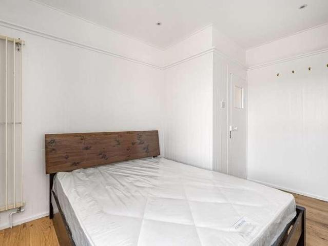 Flat for sale in Kensal Town, Greater London