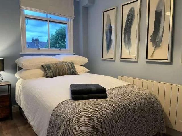 Flat for sale in Bellenden, Greater London
