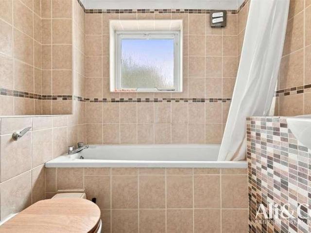Flat for sale in South Ockendon, Essex