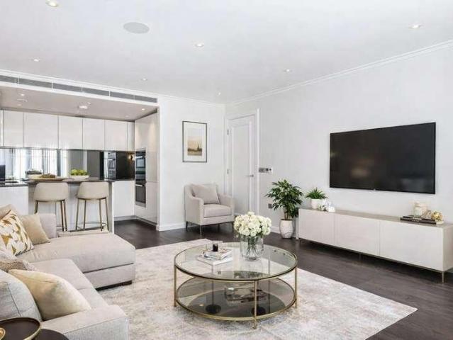 Flat for sale in Fulham, Greater London
