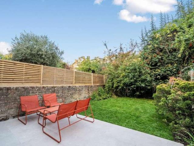 Flat for sale in Maitland Park, Greater London