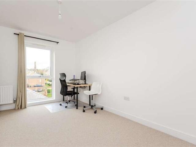 Flat for sale in Allington, Midway