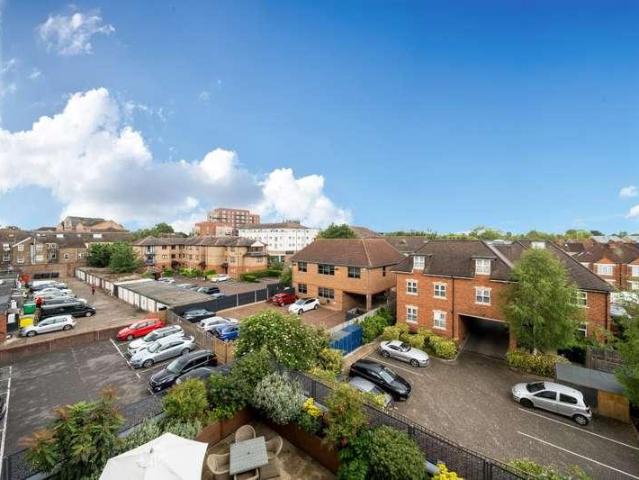 Flat for sale in Windsor, Fishery