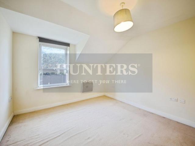 Flat for sale in Brunswick Park, Greater London