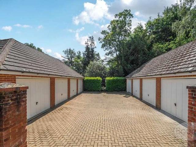 Flat for sale in Hale, Waverley