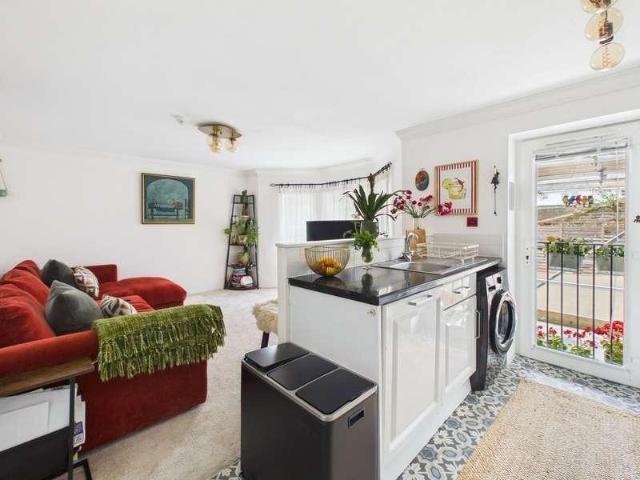 Flat for sale in Worthing, West Sussex