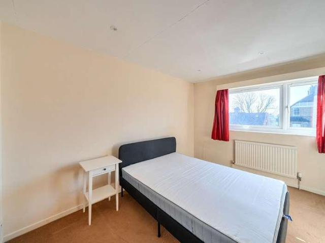 Flat for sale in Sunnymead, The Slade