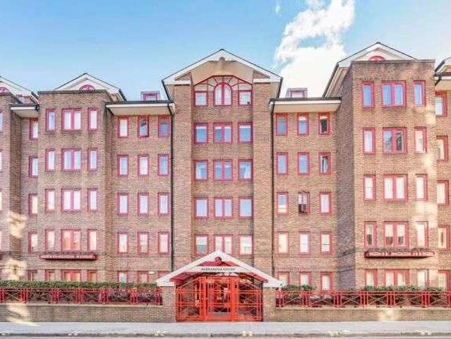 Flat for sale in Bayswater, Greater London