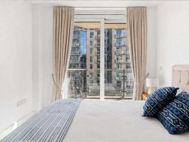 Flat for sale in Wandsworth, Greater London