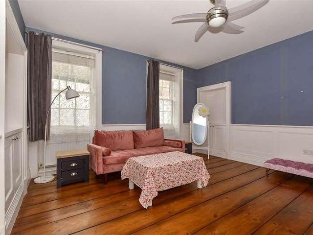 Flat for sale in Regent Quay, Oad Street