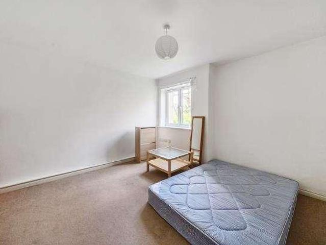 Flat for sale in Cowley Marsh, The Slade