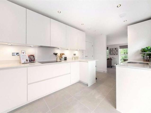 Flat for sale in London Borough of Croydon, Greater London
