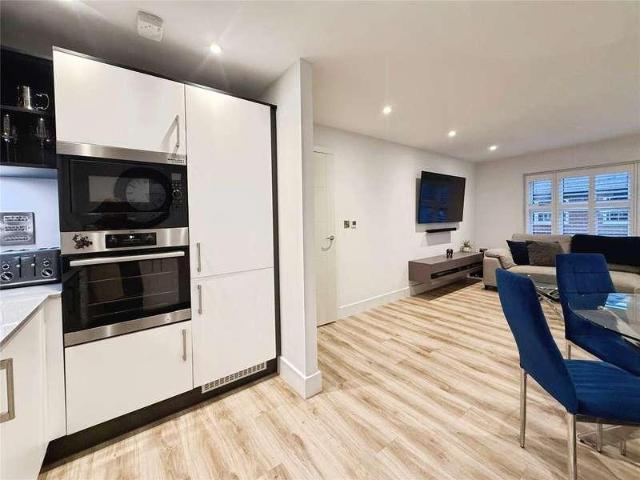 Flat for sale in Buckler's Park, Crowthorne