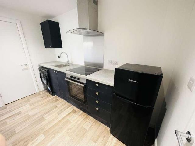 Flat for sale in Folkestone, Foord
