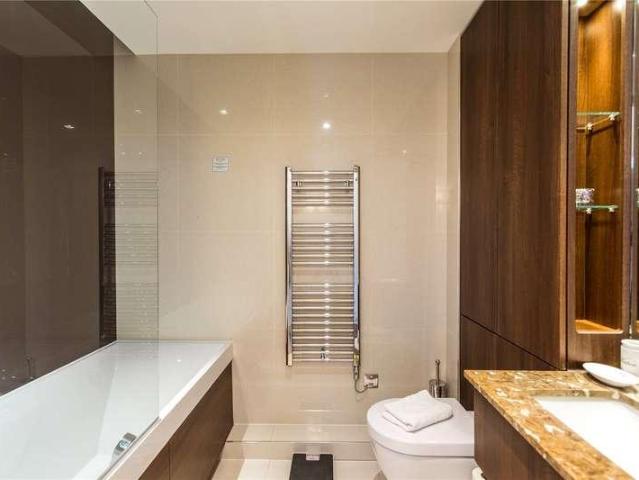 Flat for sale in London Borough of Ealing, Greater London