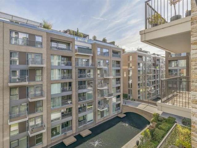 Flat for sale in Greater London