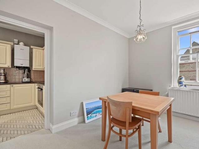Flat for sale in Southgate, Greater London