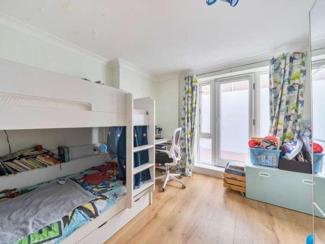 Flat for sale in Rotherhithe, Greater London