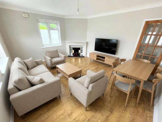 Flat for sale in Mill Hill, Greater London