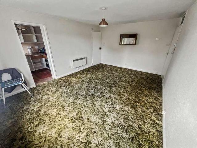 Flat for sale in Besses o' th' Barn, Bury