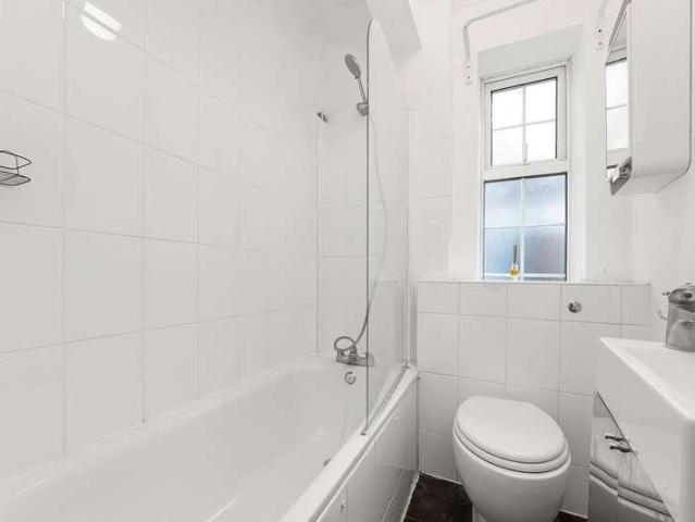 Flat for sale in West Norwood, Greater London