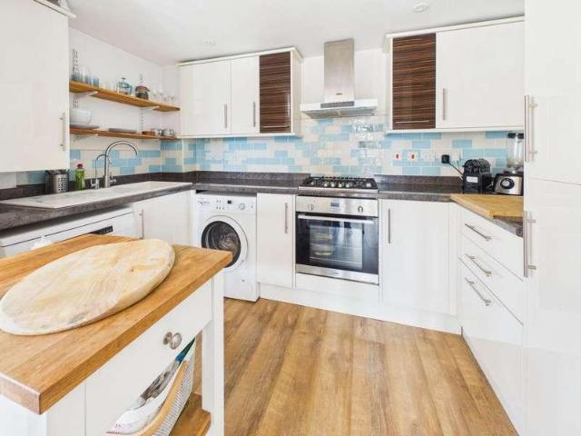 Flat for sale in Fishersgate, West Sussex