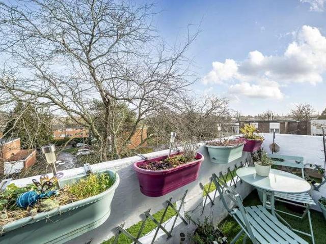Flat for sale in Horsell, Woking