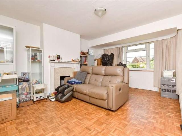 Flat for sale in Red Hill, Surrey