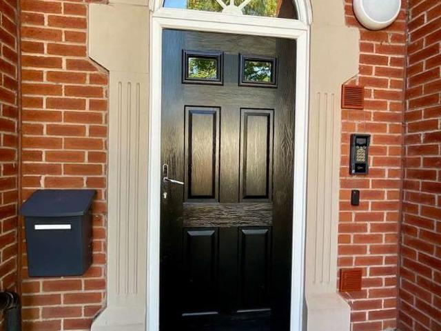 Flat for sale in Ainsdale, Sefton