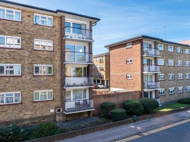 Flat for sale in Gravesend Town Centre, Gravesham