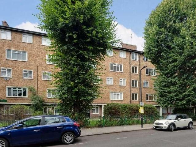 Flat for sale in South Hampstead, Greater London