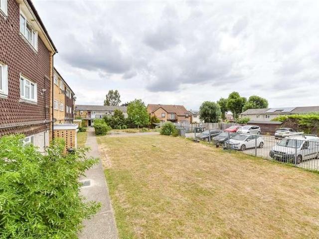 Flat for sale in Wickford
