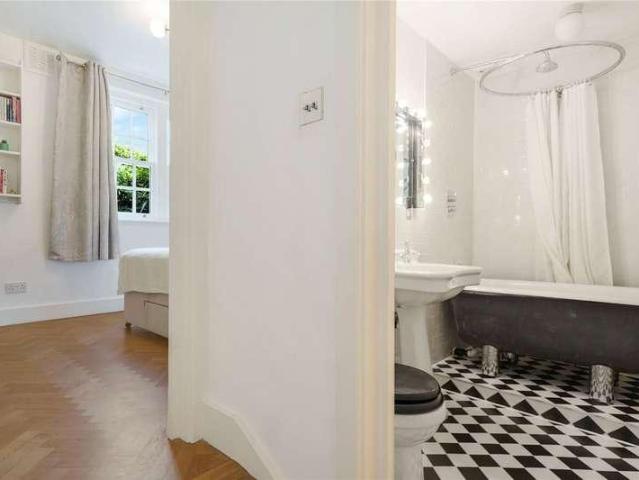 Flat for sale in Barnsbury, Greater London