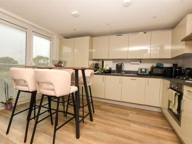 Flat for sale in West Green, Crawley