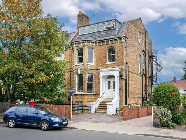 Flat for sale in London Borough of Richmond upon Thames, Greater London