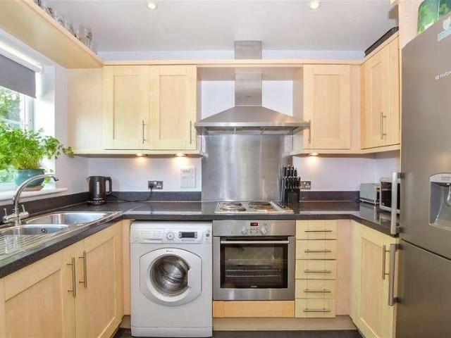 Flat for sale in Midway, Kent