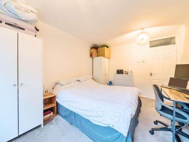Flat for sale in Windsor, Sunninghill and Ascot