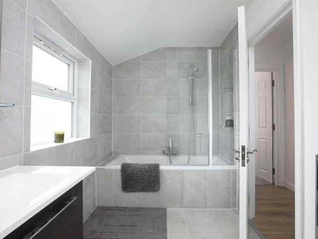 Flat for sale in Peckham, Greater London