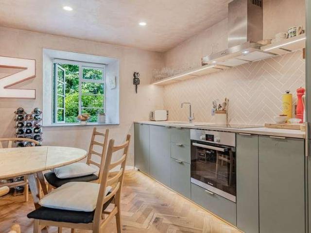 Flat for sale in Membland, Strode