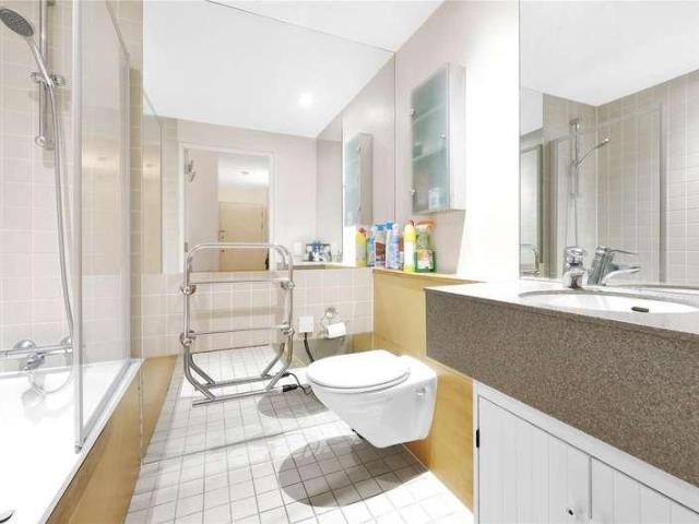 Flat for sale in Ratcliffe, Limehouse