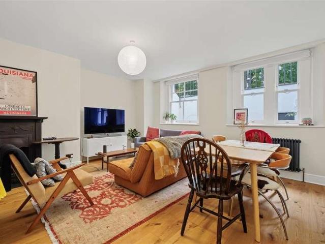 Flat for sale in Highbury, Greater London