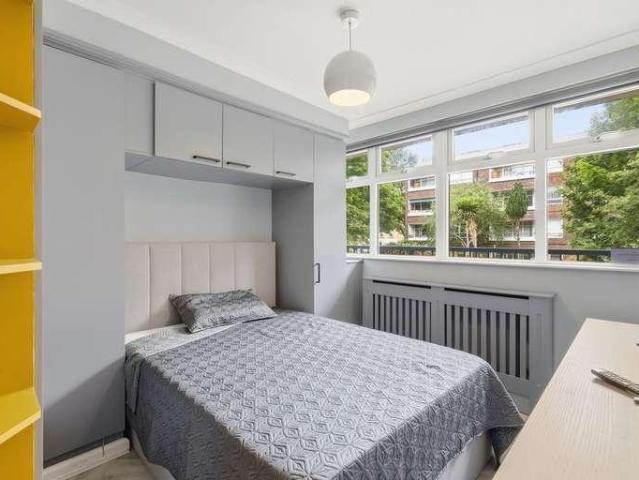 Flat for sale in Saint Pancras, Greater London