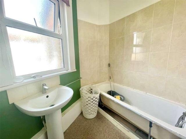 Flat for sale in Alton Barnes, Essex