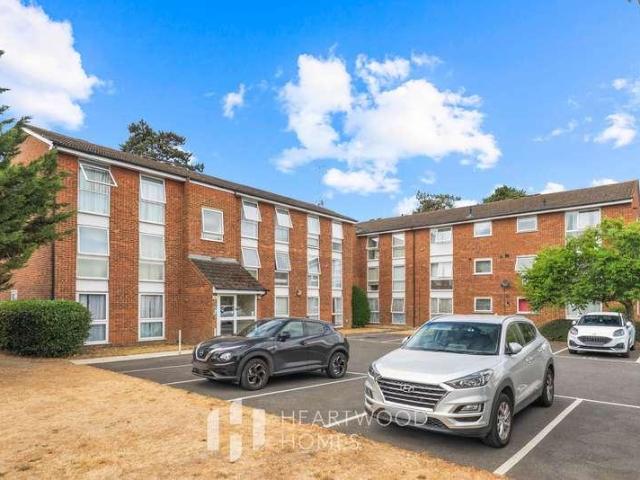 Flat for sale in Five Acres, Hertfordshire