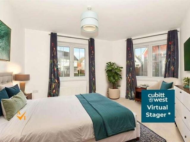Flat for sale in Fole, Surrey