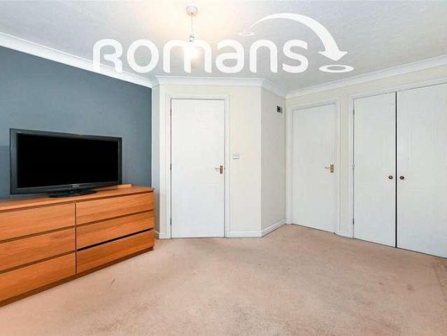 Flat for sale in Easthampstead, Bracknell