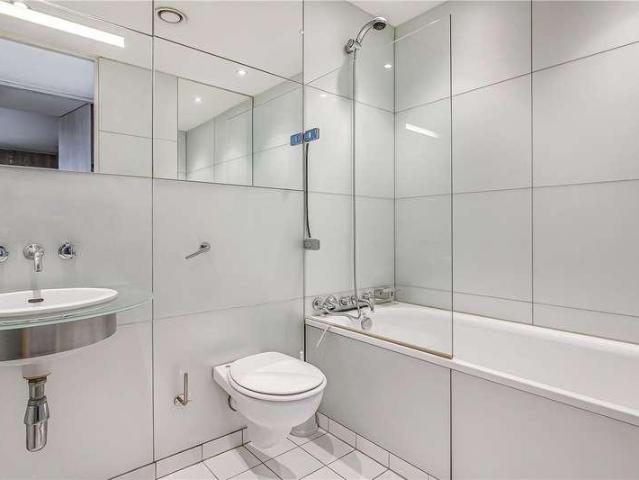 Flat for sale in London Borough of Wandsworth, Greater London