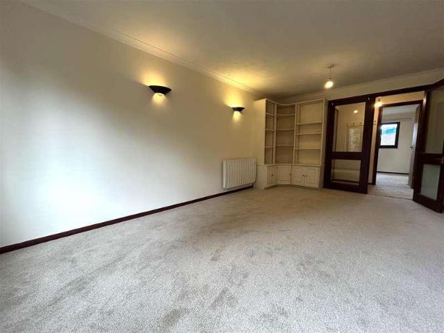 Flat for sale in Broadwater Down, Sandown Park