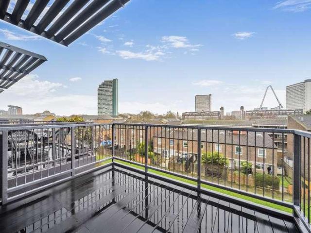 Flat for sale in London Borough of Lewisham, Greater London