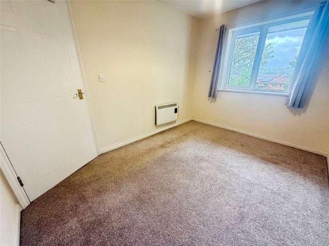 Flat for sale in Dee Park, Reading